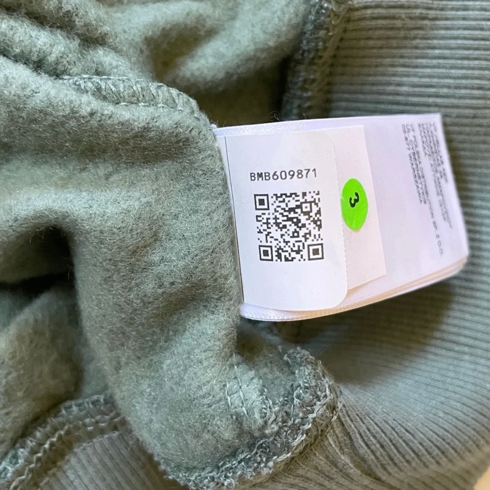 The North Face Women’s Half Dome Hoodie Luxe - Picture 5 of 6